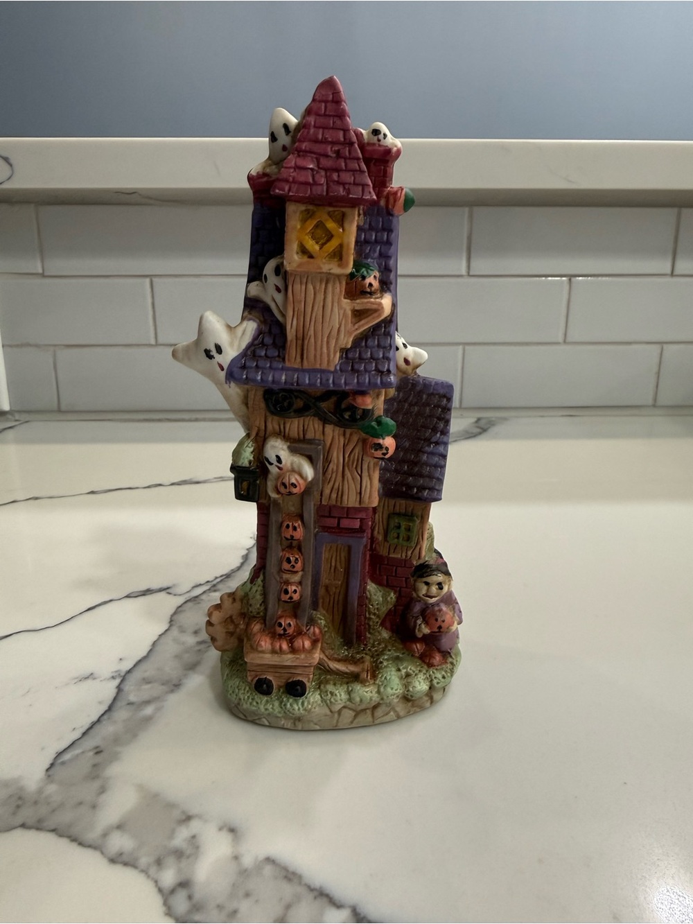 Halloween Haunted House Decor with Ghosts and Pumpkins